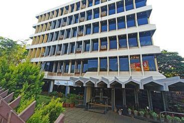 Hotel Staymaker Sanman Deluxe Lodge