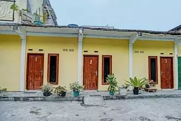 ホテル Spot On 92412 Homestay Eka Fortuna Ranau