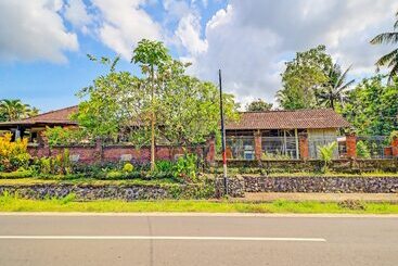 Hotel O Sekar Jagat Near Pantai Baluk Rening