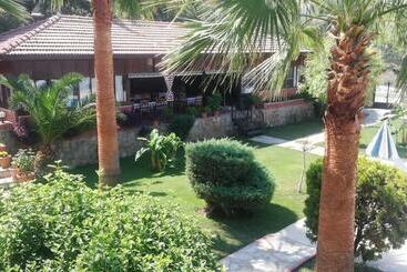 Hotel Carrington Suites