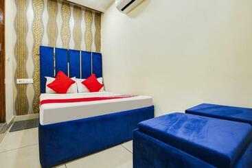 هتل Oyo Flagship 80943b Blue Shine