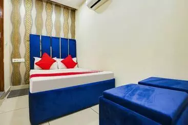 Hotel Oyo Flagship 80943b Blue Shine