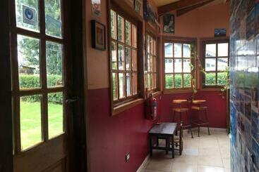 هاستل House 1903