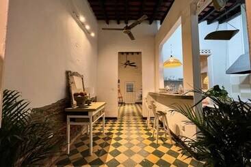 Hotel La Casa De Madamme Cocotte