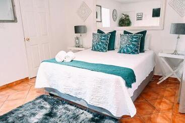 פנסיון Zhantique Guest House 1  Unit 5