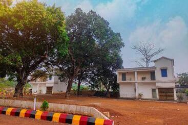 Green View Hotel & Resort