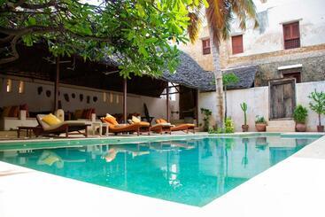 هتل Lamu House