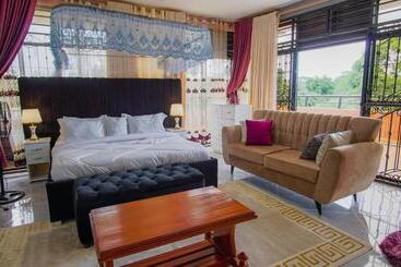 Hutland Hotel Garuga