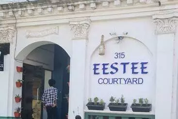 Ostello Eestee Courtyard