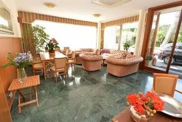 Отель Miramare Residence