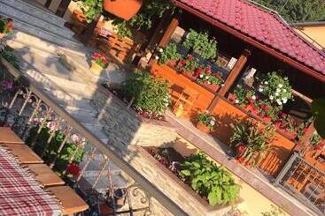 بنسيون Restoran Sa Sobama Za Iznajmljivanje Mali Raj