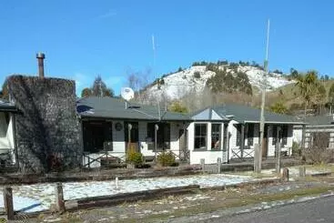 ユースホステル Slalom Lodge