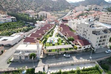 Huoneistohotelli منتجع جزيرة الروز بالهدا