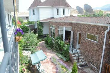 پانسیون Guest House Fairy Tale