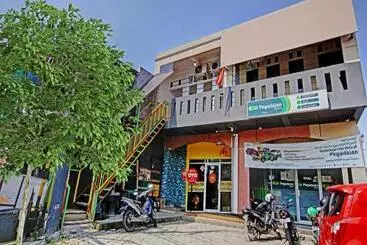 Hotelli Oyo 90358 Poris Residence Syariah