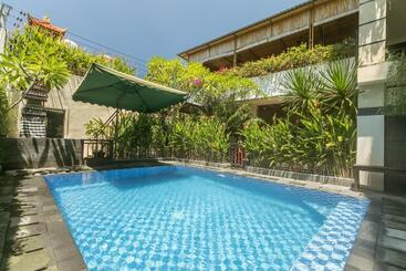 בית מלון כפרי Rantun S Place Nusa Dua