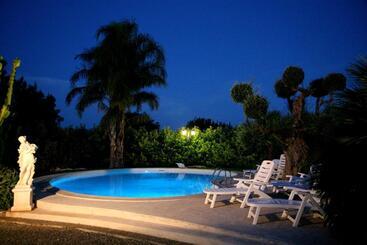 مبيت وإفطار Villa Tonia