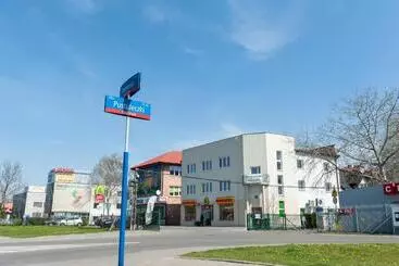 هتل Patra