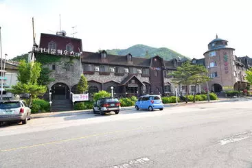 Pension (Hôtel basse catégorie) Honeymoon House