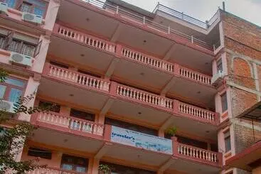 Отель Traveler's Holiday Inn