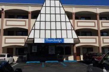 Отель Travelodge By Wyndham Manhasset