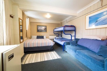 Отель Aneeki Ski Lodge