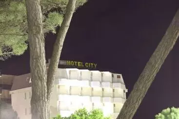 酒店 City