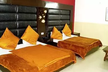 בית מלון כפרי Shiraz Continental