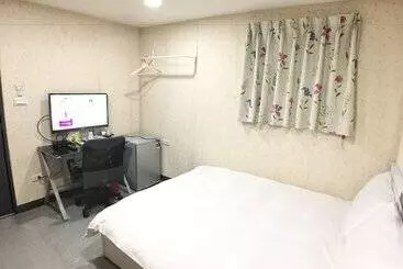 پانسیون Fengchia Provence Jr