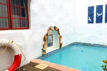 민박 Athenian Villa