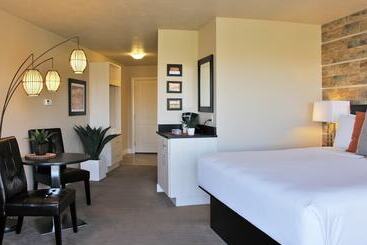 Otel Inn On The Cliff