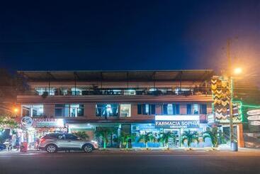 호스텔 La Hacienda Rooms & Food