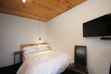 בית מלון כפרי Falls Creek