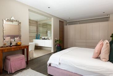 Пансион Living Hotel Lion S Eye