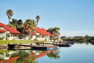 شقة First Group Port Owen Marina