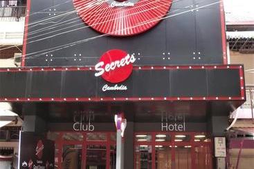 בית מלון כפרי Secrets  Cambodia