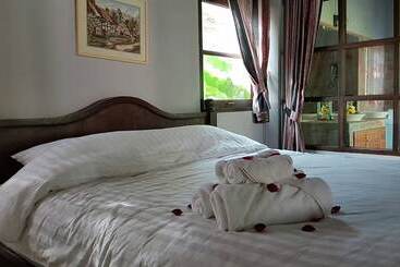 בית מלון כפרי Chiangmai Royal Creek