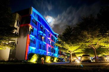 호텔 Hub De Leaf @ Rayong