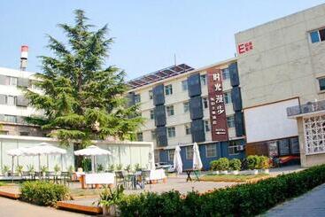 Time Traveller Hotel  Near Beijing Yonghe Lama Temple, Ghost Street, Beihai Park, Jingshan Park, Dru
