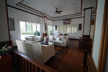 ホテル Sea Mountain Khanom