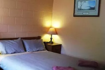 Twelve Apostles Motel & Country Retreat