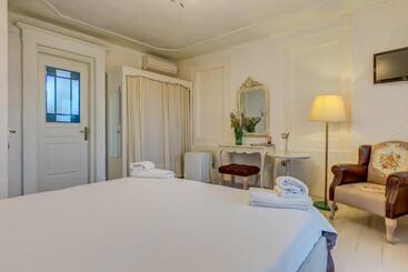 Cunda Battalos Küçük Otel