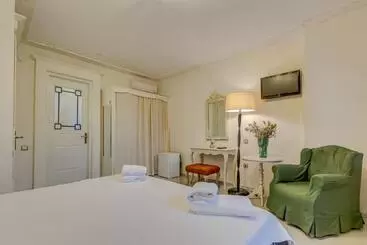 Cunda Battalos Küçük Otel