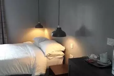 Отель Old Coach House At The Golden Lion