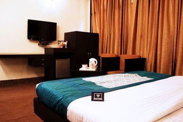 בית מלון כפרי Oyo Premium Rajourigarden Metrostation 2