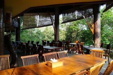 ホテル Samboja Lodge