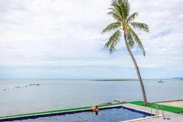 Three Trees Samui Resort   Sarocha Villa
