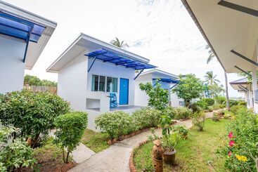 Three Trees Samui Resort   Sarocha Villa