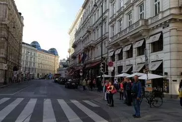 آپارتمان‌های توریست‌ها Goldfisch Apartment Vienna Opera House