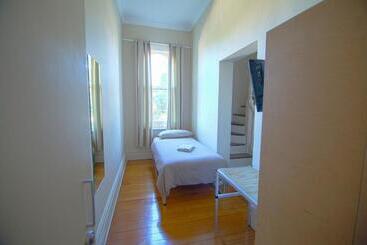 בית מלון כפרי Cambridge Lodge